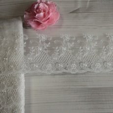 画像2: チュールレース　オフホワイト　幅10.5ｃｍ繊細な花柄刺繍1ｍ巻！ (2)