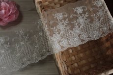 画像3: チュールレース　オフホワイト　幅10.5ｃｍ繊細な花柄刺繍1ｍ巻！ (3)