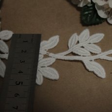 画像5: 【高品質な日本製】コットンケミカルレース葉っぱ柄　幅5cm　オフホワイト3ｍ (5)