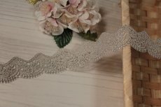 画像7: 【日本製】ケミカルレース　銀色　幅2.2cm　繊細な小花スカラ柄　1m巻　 (7)