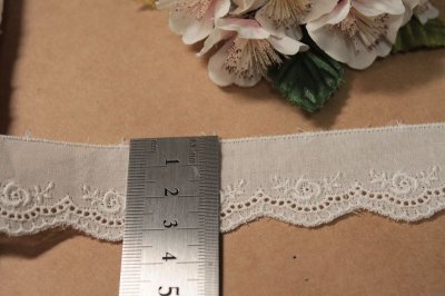 画像1: 【高品質な日本製】6ｍ！幅3.2cm刺繍の美しい薔薇柄綿レース　オフホワイト