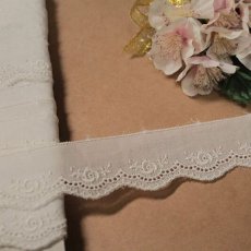 画像1: 【高品質な日本製】6ｍ！幅3.2cm刺繍の美しい薔薇柄綿レース　オフホワイト (1)