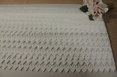 画像3: 【高品質な日本製】チュールレース　オフホワイト　幅4.3cmきれいな三角柄　３ｍ巻