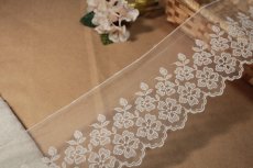 画像6: 【高品質な日本製】チュールレース　オフホワイト　幅8.5cm２段の小花柄　３ｍ巻　ウエディングベール (6)