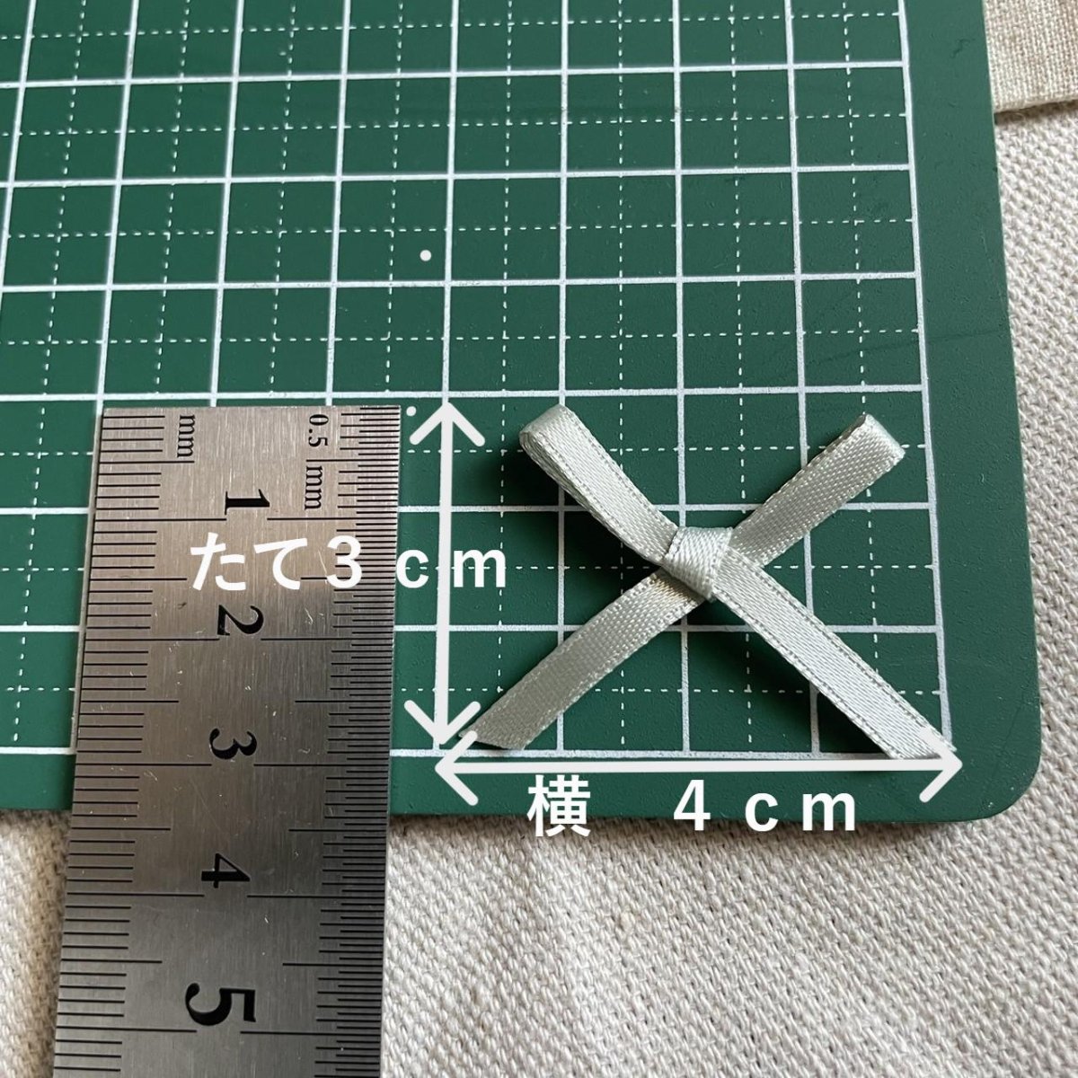 画像1: 50個！可愛いリボンモチーフ　若草色　ハンドメイドに　たて約3cm×横約4cm (1)