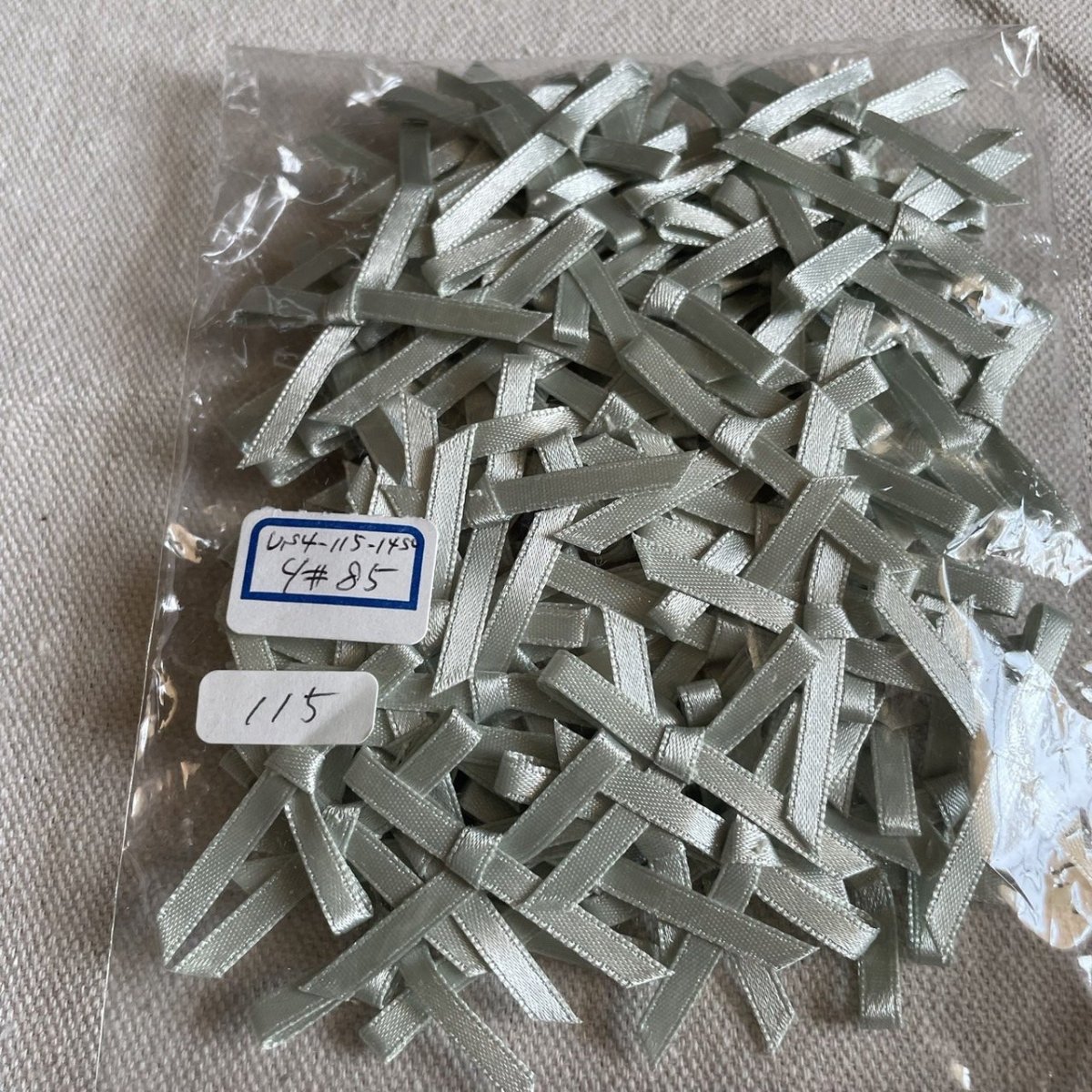 画像4: 50個！可愛いリボンモチーフ　若草色　ハンドメイドに　たて約3cm×横約4cm (4)