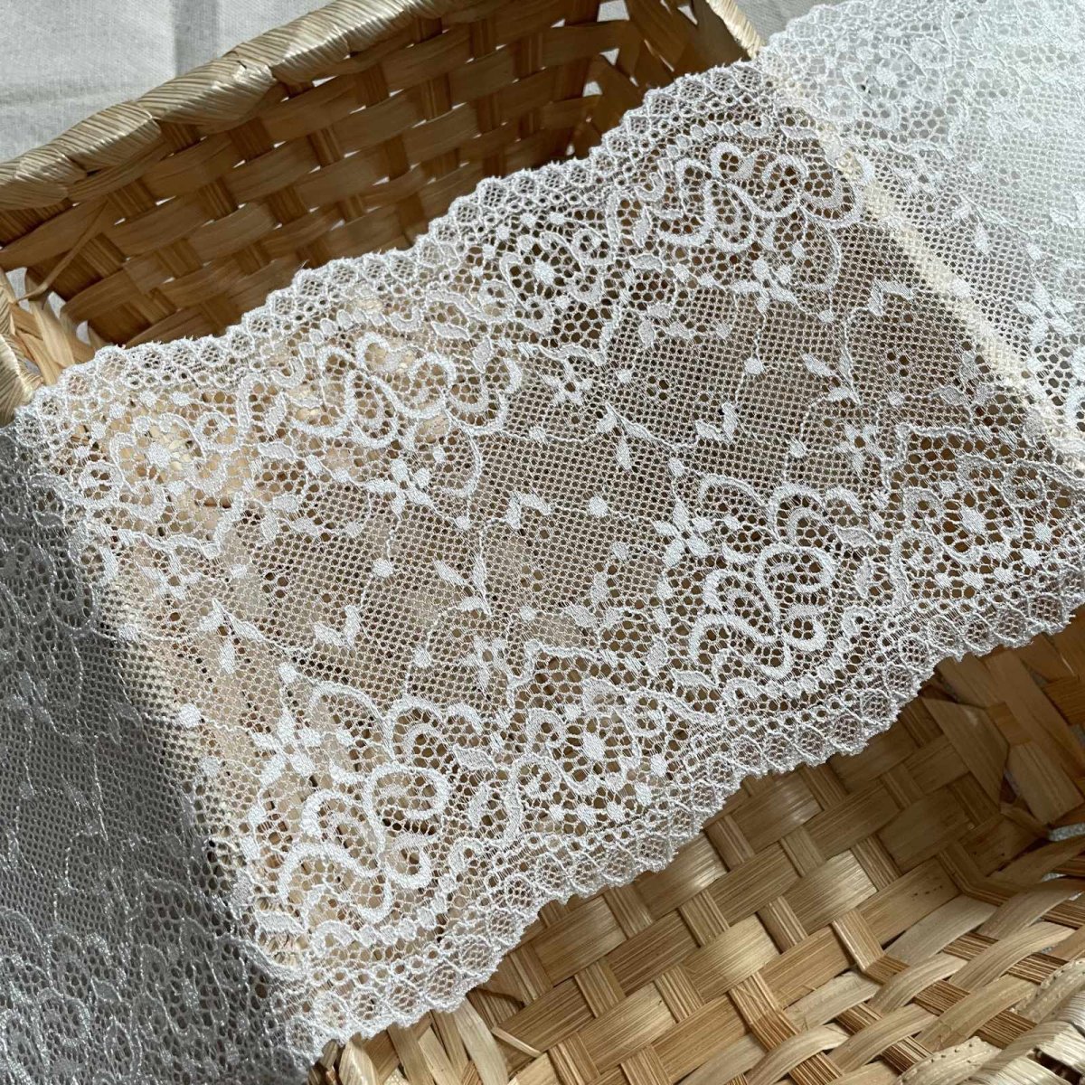 画像4: 【1m130円日本製】幅13.6cm繊細なアラベスク柄ラッセルストレッチレース オフホワイト5m  (4)