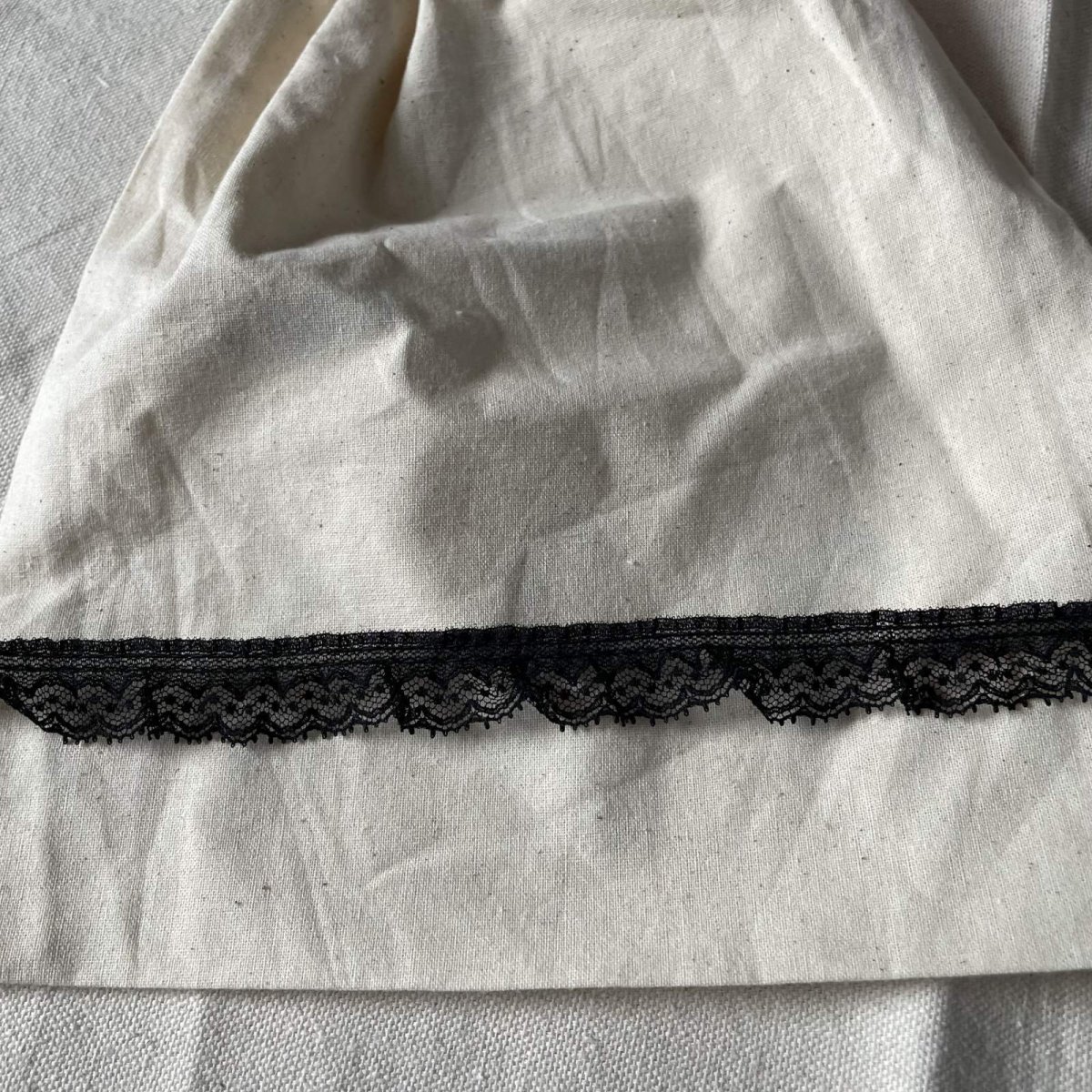 画像2: 【日本製】ラッセルフリルレース　ブラック　幅1.9cm可愛いドット柄　 (2)