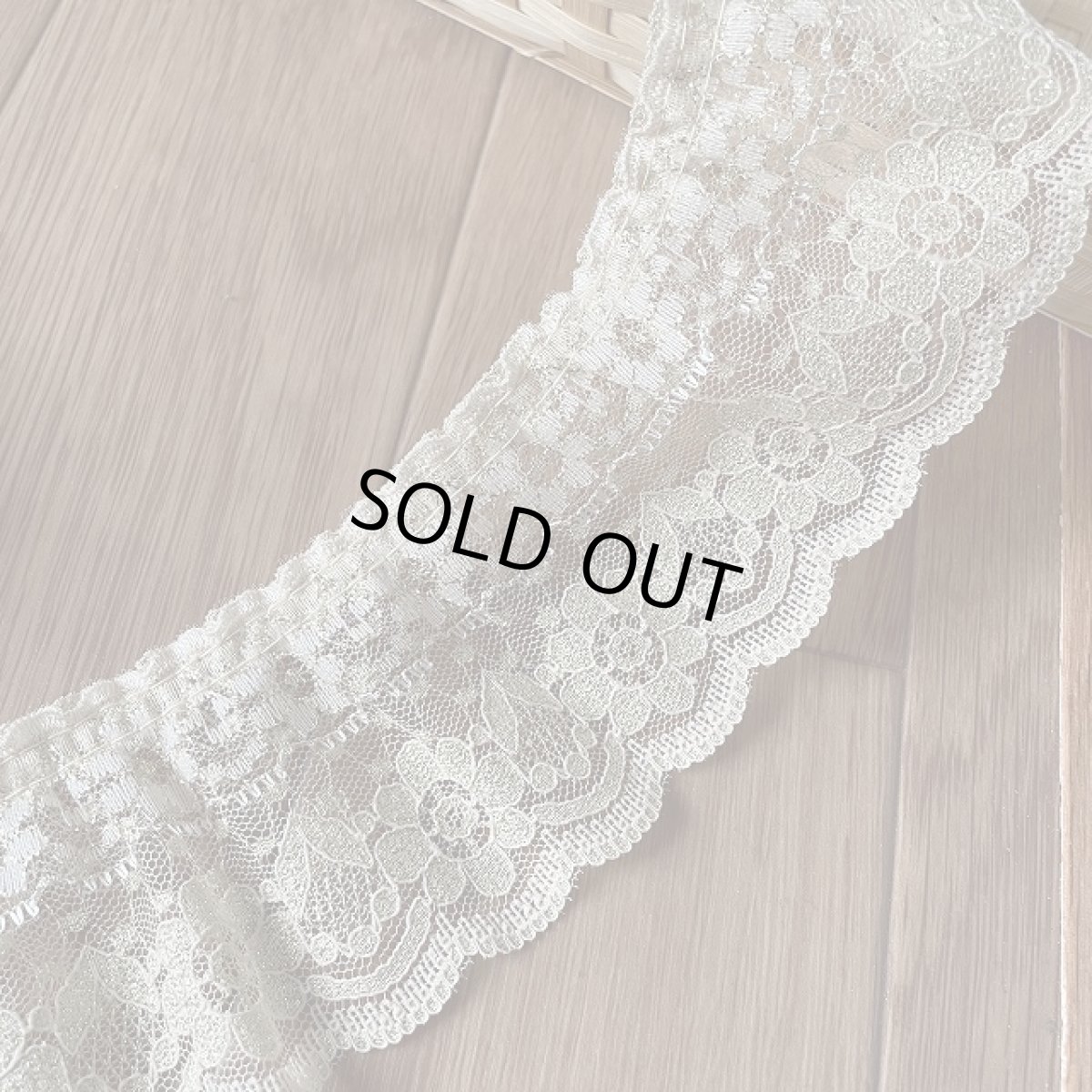 画像1: 【日本製】２段フリルが可愛いラッセルフリルレース　ゴールドラメ　幅6.8cm小花柄　4.5m巻　衣装に (1)