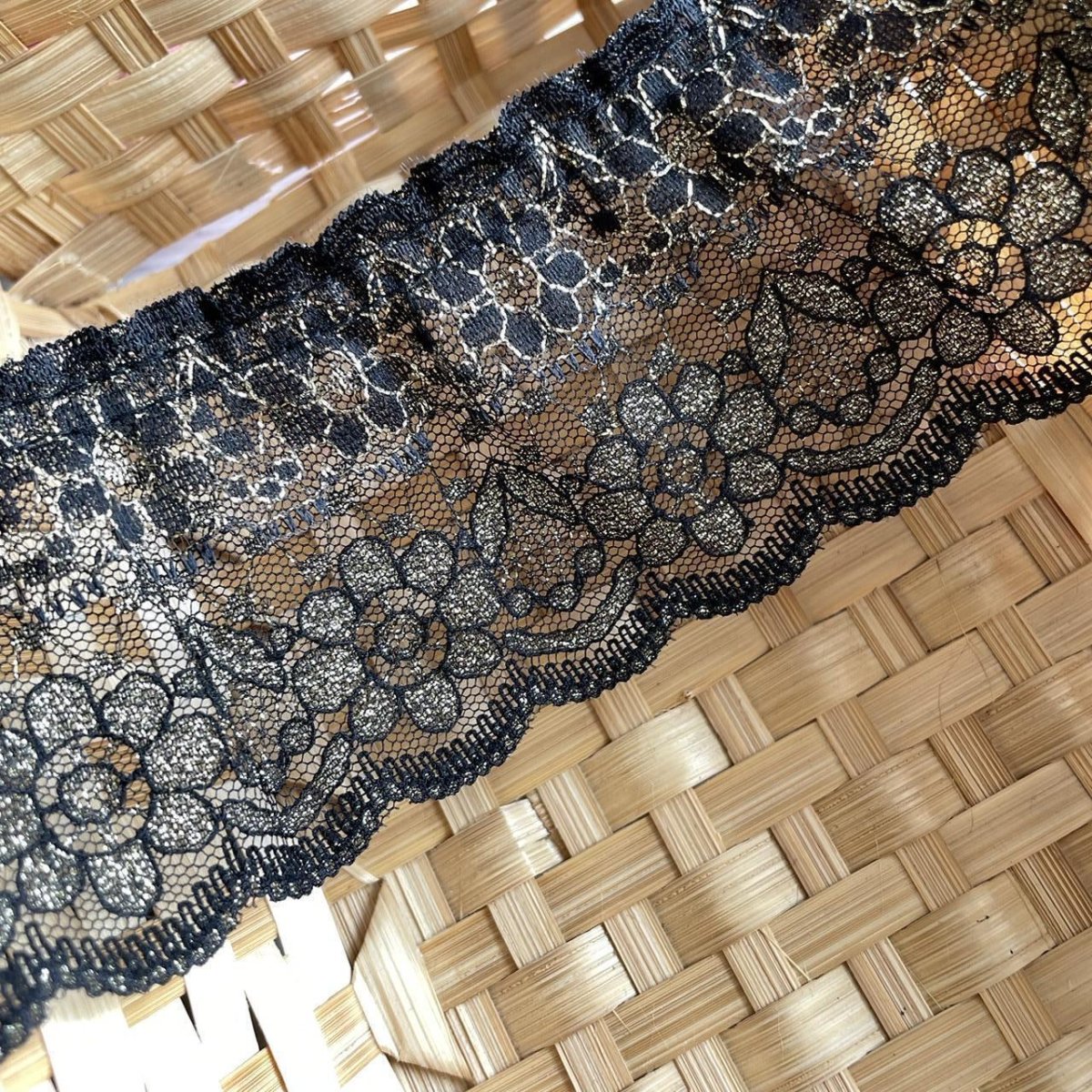 画像4: 【日本製】２段フリルが可愛いラッセルフリルレース　ブラックラメ　幅6.8cm小花柄　5m巻　衣装に (4)