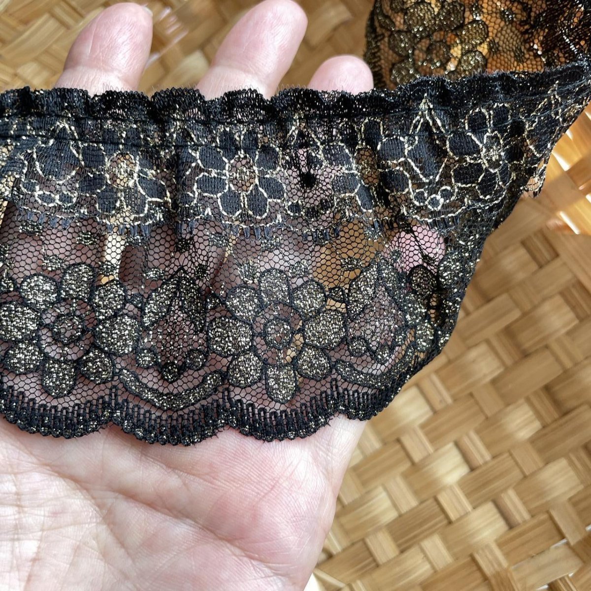 画像5: 【日本製】２段フリルが可愛いラッセルフリルレース　ブラックラメ　幅6.8cm小花柄　5m巻　衣装に (5)