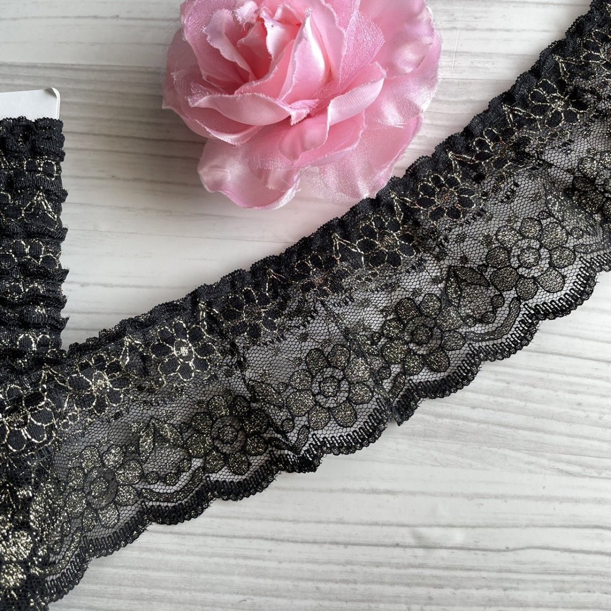 画像1: 【日本製】２段フリルが可愛いラッセルフリルレース　ブラックラメ　幅6.8cm小花柄　5m巻　衣装に (1)
