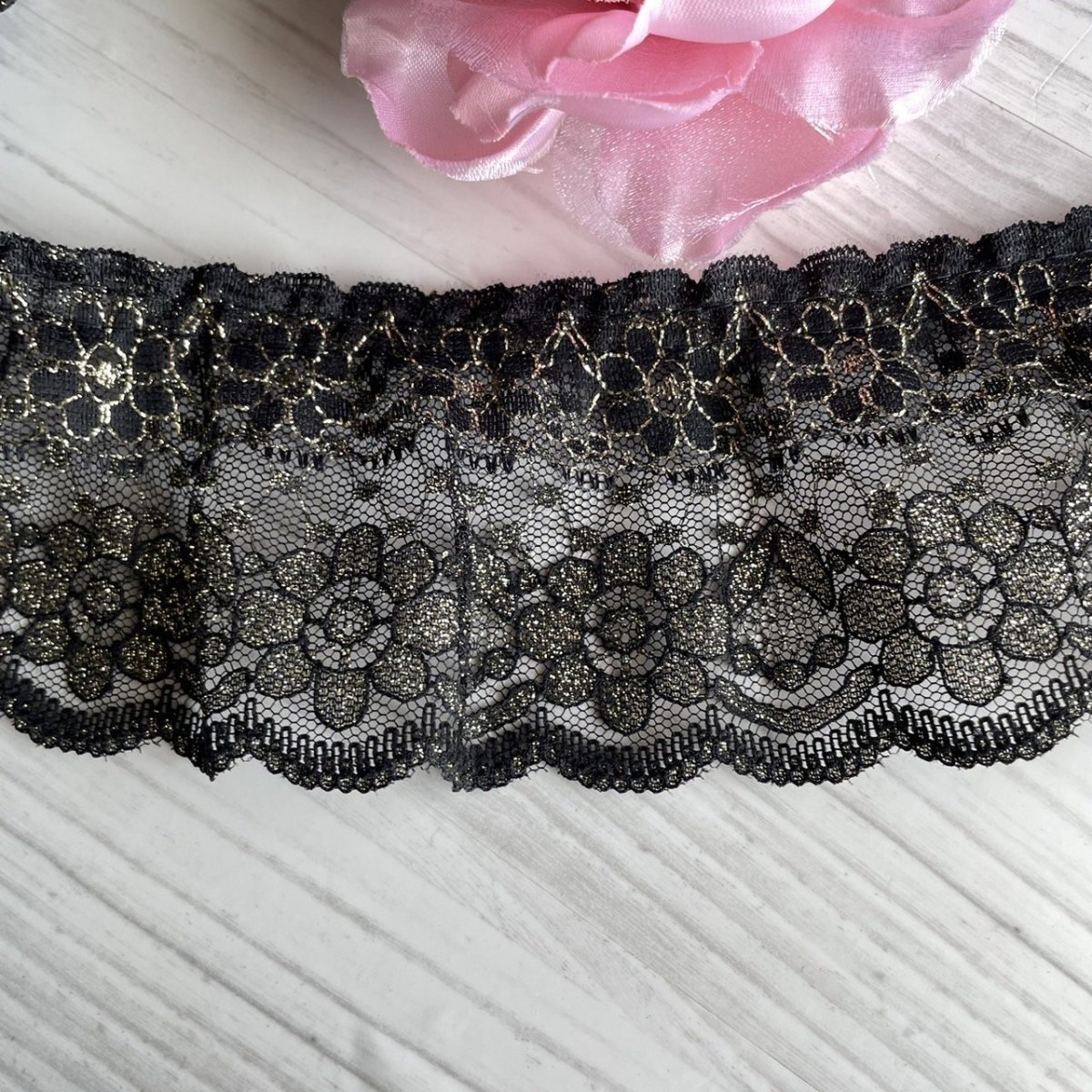 画像2: 【日本製】２段フリルが可愛いラッセルフリルレース　ブラックラメ　幅6.8cm小花柄　5m巻　衣装に (2)