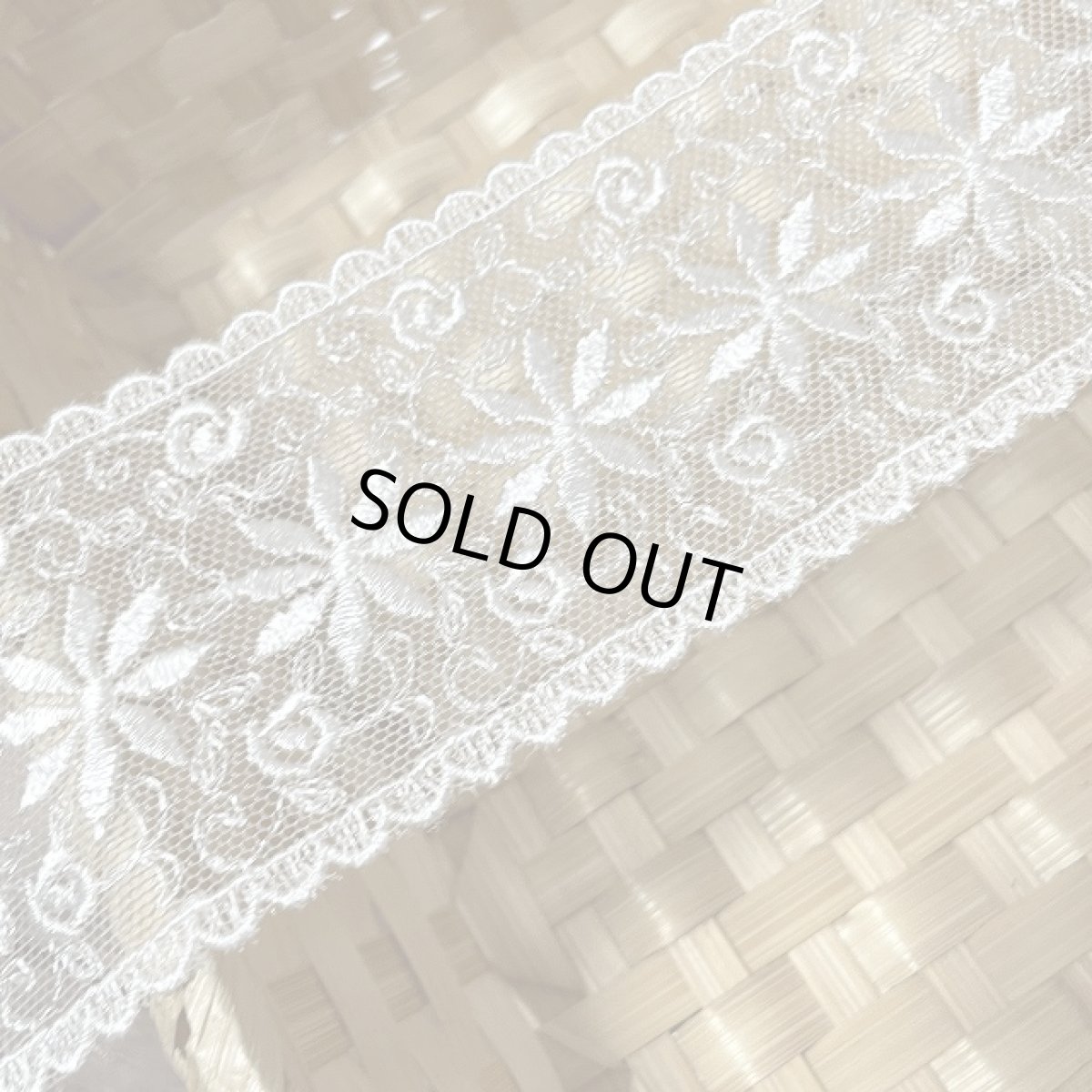 画像3: 【高品質な日本製】チュールレース　オフホワイト　幅5.2cm　12.8ｍ巻　両山花柄 (3)