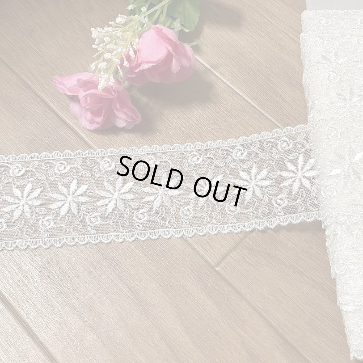 画像2: 【高品質な日本製】チュールレース　オフホワイト　幅5.2cm　12.8ｍ巻　両山花柄 (2)