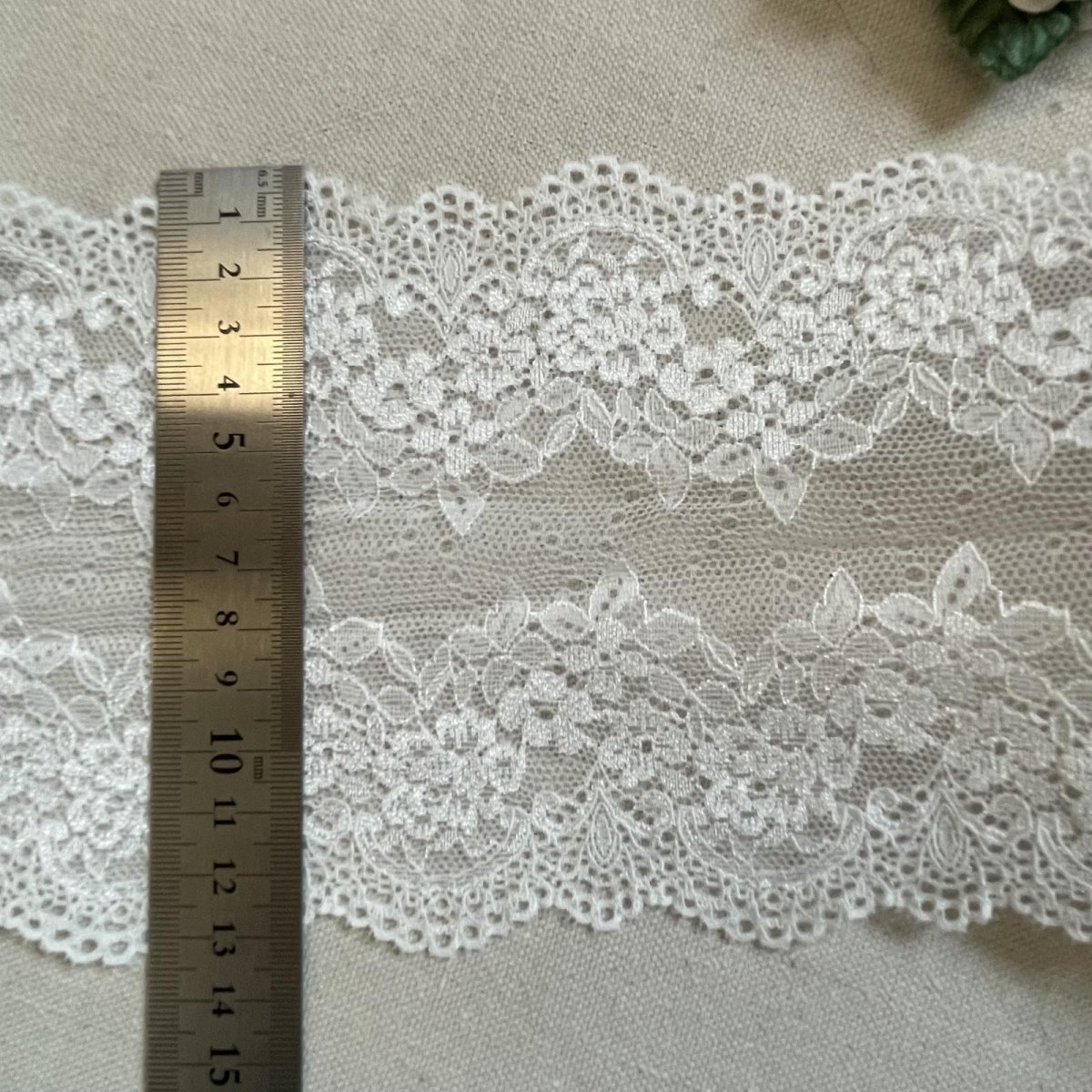 画像3: 【1m130円日本製】幅12.8cm薔薇柄ラッセルストレッチレース オフホワイト5m  (3)
