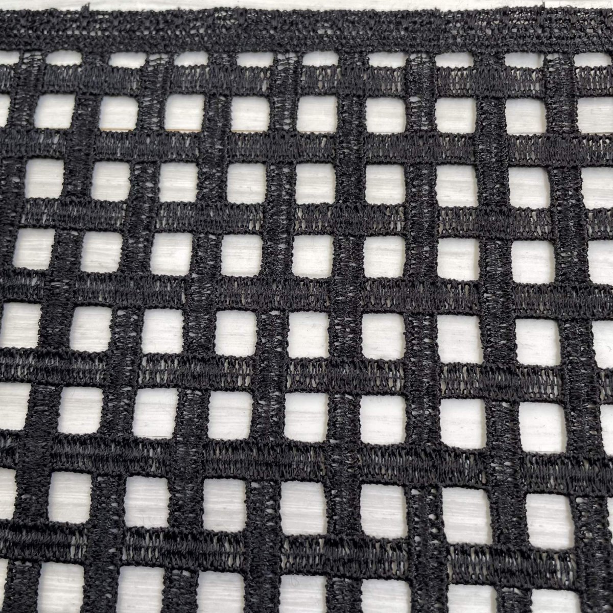 画像5: 【安心の日本製】ケミカルレース　ブラック　幅25cm　1ｍ　透け感のあるスクエア柄 (5)