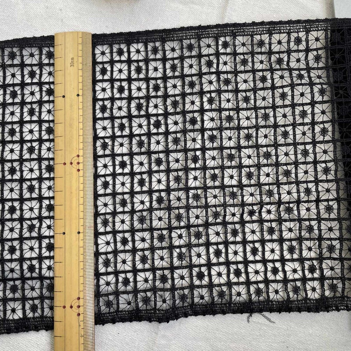 画像3: 【安心の日本製】ケミカルレース　ブラック　幅22cm　1ｍ　スクエアにドット柄 (3)