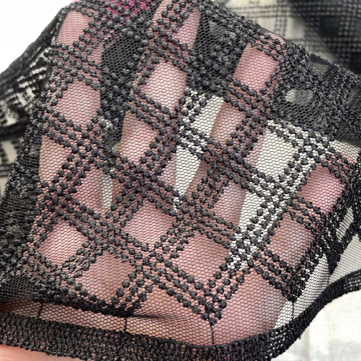 画像4: 【安心の日本製】チュールレース　ブラック　幅24.5cm　1.1ｍ　綺麗な格子柄　在庫限り (4)