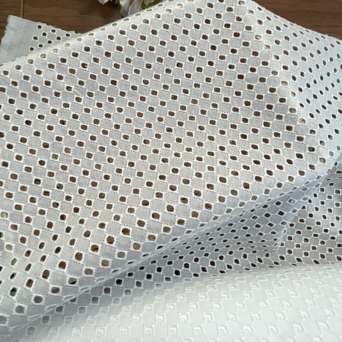 画像7: 1点限り【1m500円高品質な日本製】約幅100cm!広幅綿レース スクエア柄オフホワイト 6m (7)