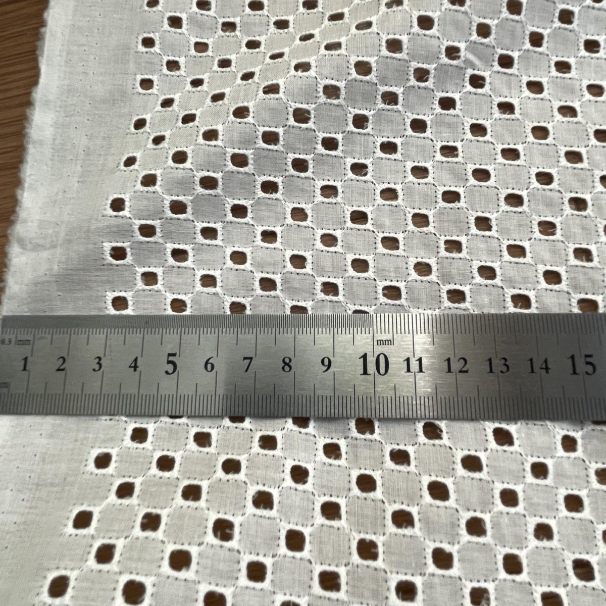 画像4: 1点限り【1m500円高品質な日本製】約幅100cm!広幅綿レース スクエア柄オフホワイト 6m (4)