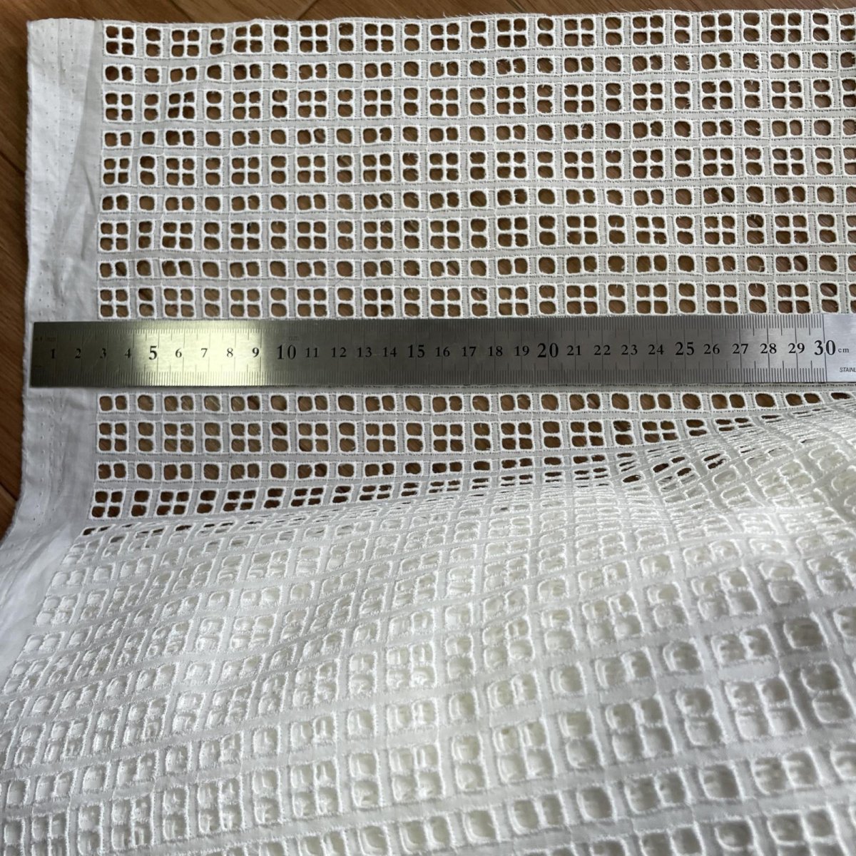 画像3: 1点限り【1m400円高品質な日本製】約幅100cm!広幅綿レース 格子四角柄オフホワイト 10.5m (3)