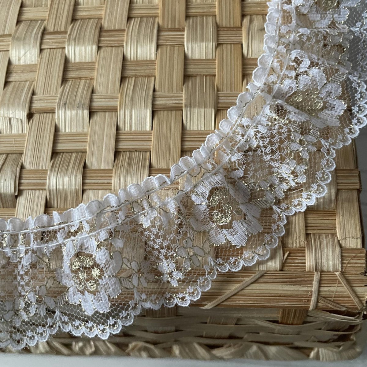 画像7: ラッセルフリルレース　金ラメ／ホワイト　日本製　3.4cm花柄5m (7)