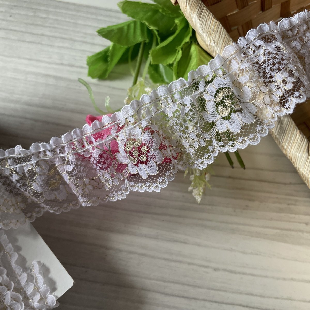 画像3: ラッセルフリルレース　金ラメ／ホワイト　日本製　3.4cm花柄5m (3)