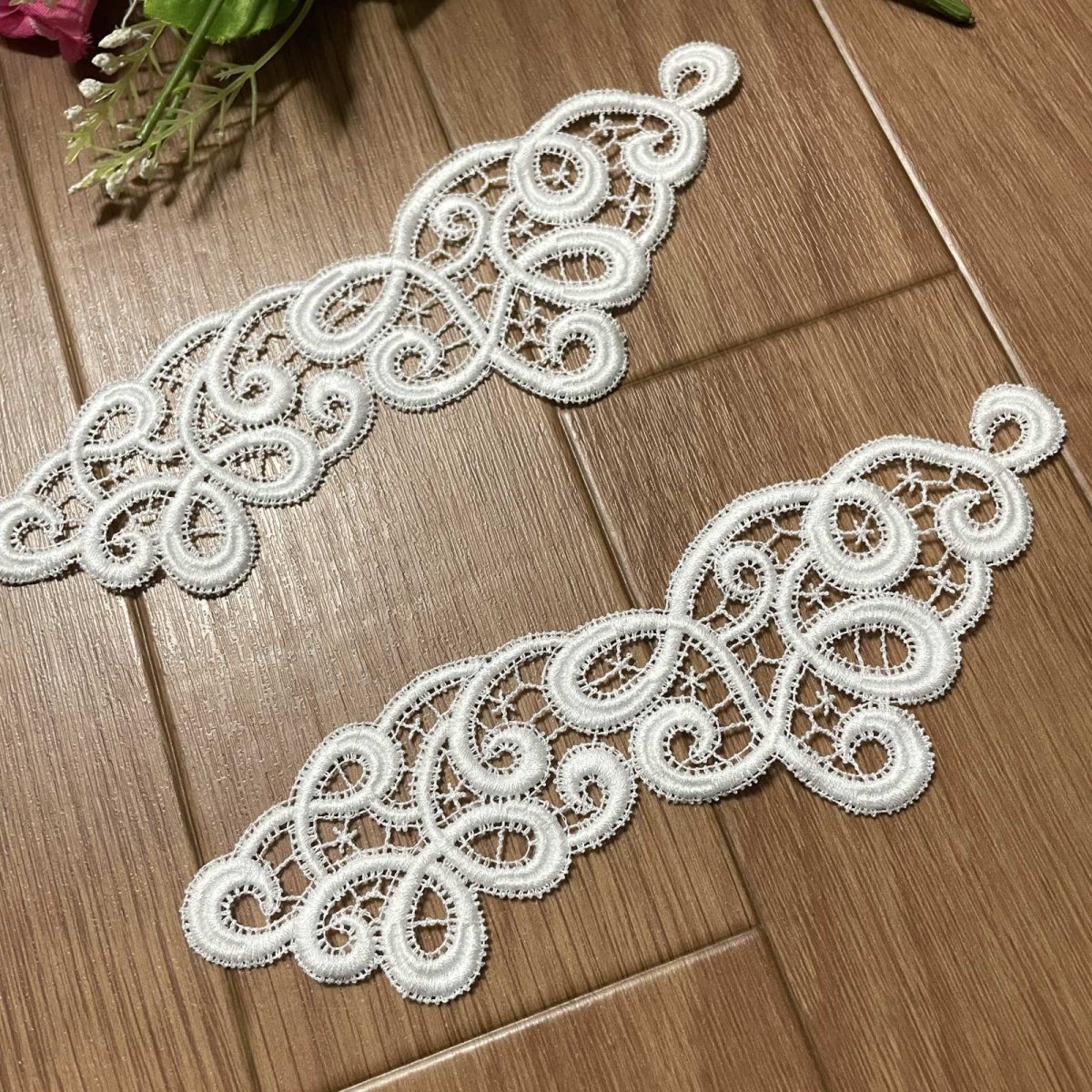画像1: 【日本製】約19cm×約6.5cmケミカルレースアップリケ　アラベスク柄　オフ白　 (1)