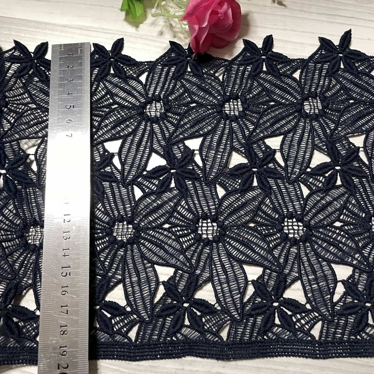 画像3: 【高品質な日本製】ケミカルレース　ネイビー　大胆な花柄　幅19.5ｃm　約2ｍ　 (3)