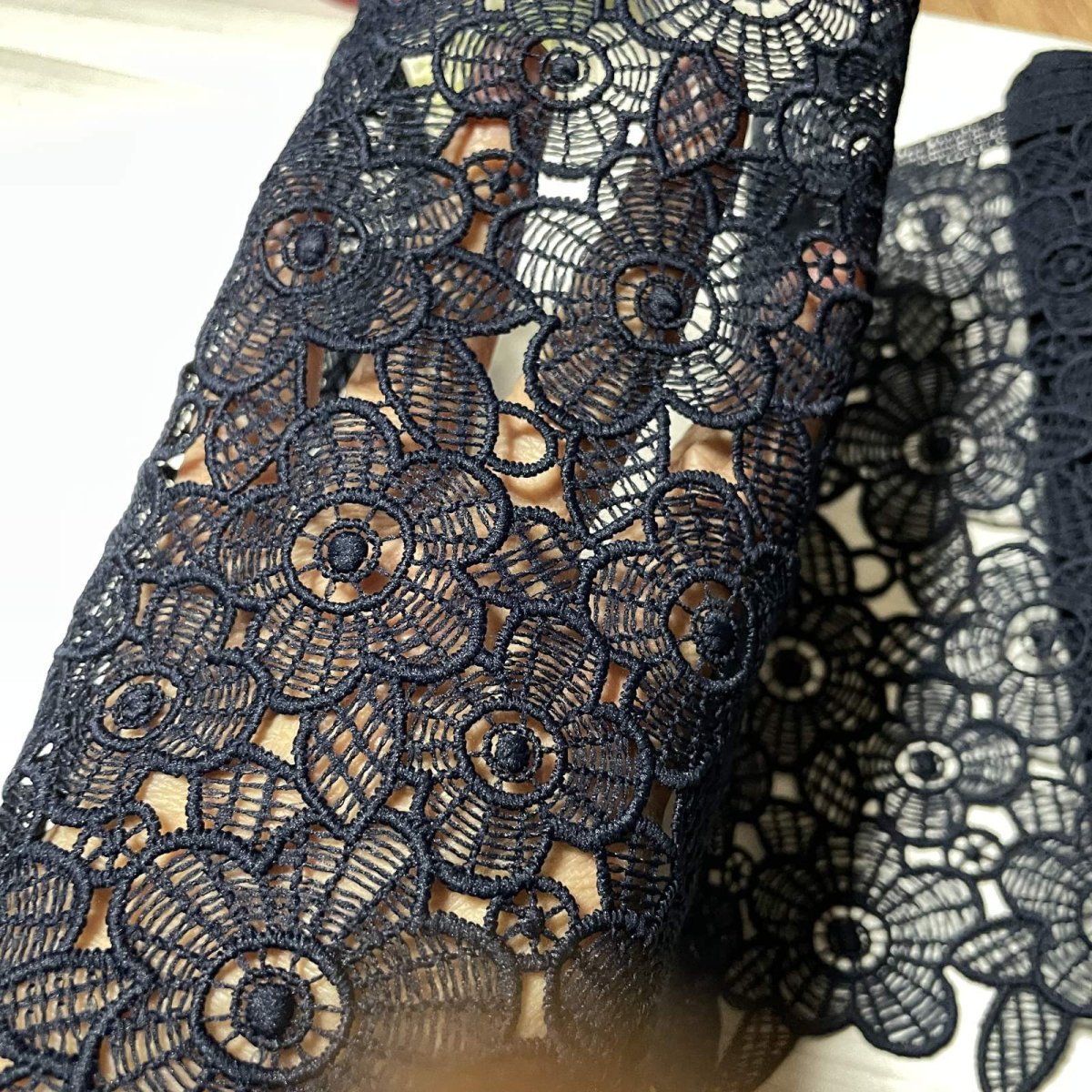 画像4: 【高品質な日本製】ケミカルレース　ネイビー　可愛い花柄　幅19.5ｃm　約2ｍ　 (4)