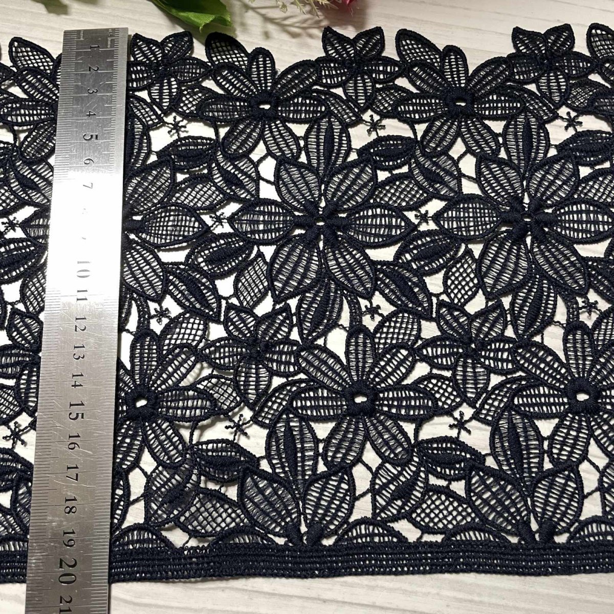 画像3: 【高品質な日本製】ケミカルレース　ネイビー　ダリアみたいな花柄　幅19.5ｃm　約2ｍ　 (3)