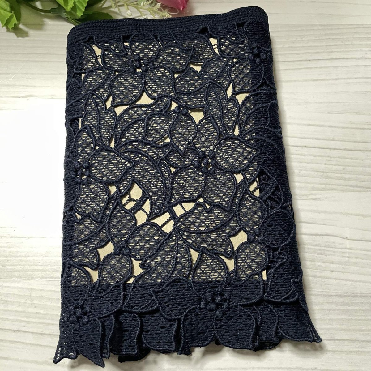 画像4: 【高品質な日本製】ケミカルレース　ネイビー　ユリみたいな花柄　幅19.5ｃm　約2ｍ　 (4)