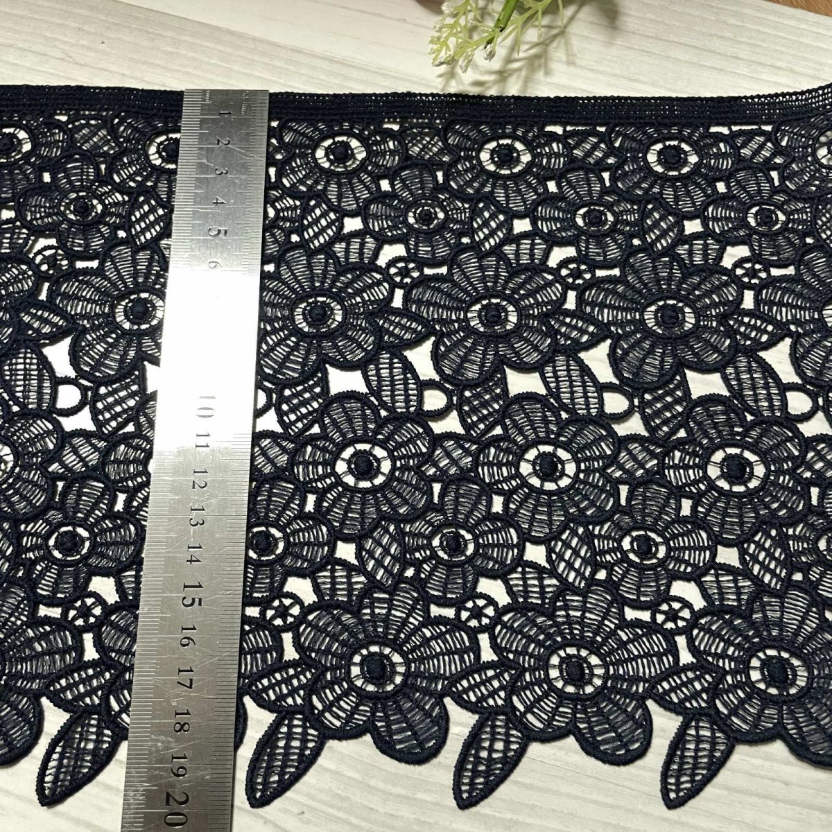 画像3: 【高品質な日本製】ケミカルレース　ネイビー　可愛い花柄　幅19.5ｃm　約2ｍ　 (3)