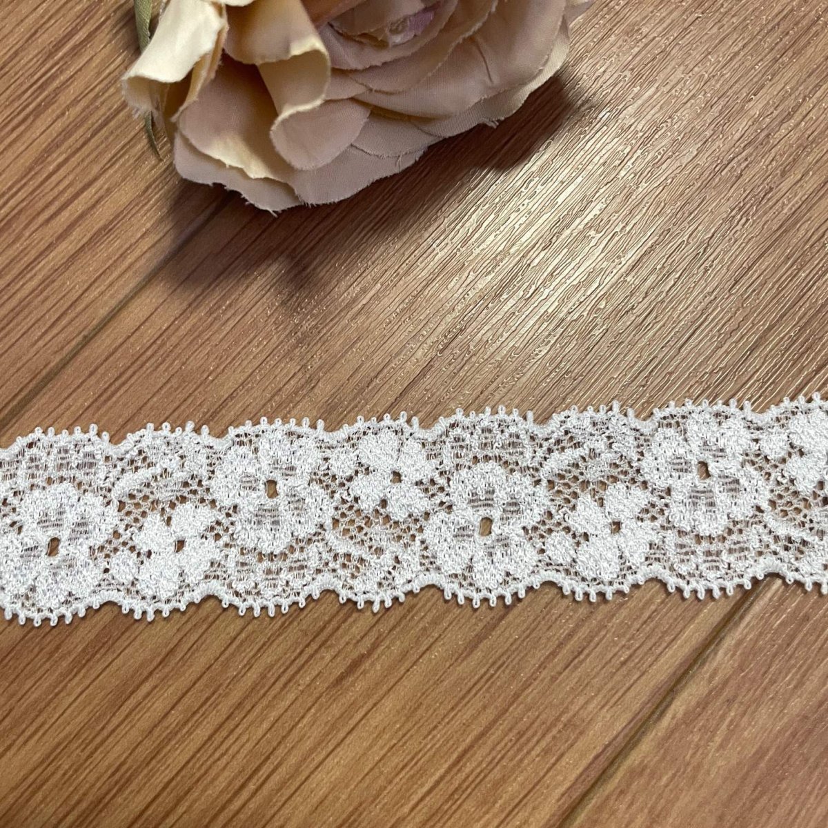 画像4: 【日本製】3ｍ！幅2.6cm両山小花柄ラッセルストレッチレース　オフホワイト (4)