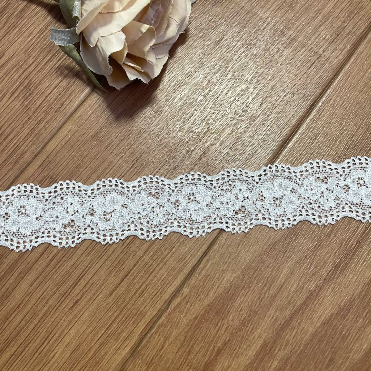 画像2: 【日本製】3ｍ！幅3.2cm両山薔薇と小花柄ラッセルストレッチレース　オフホワイト (2)