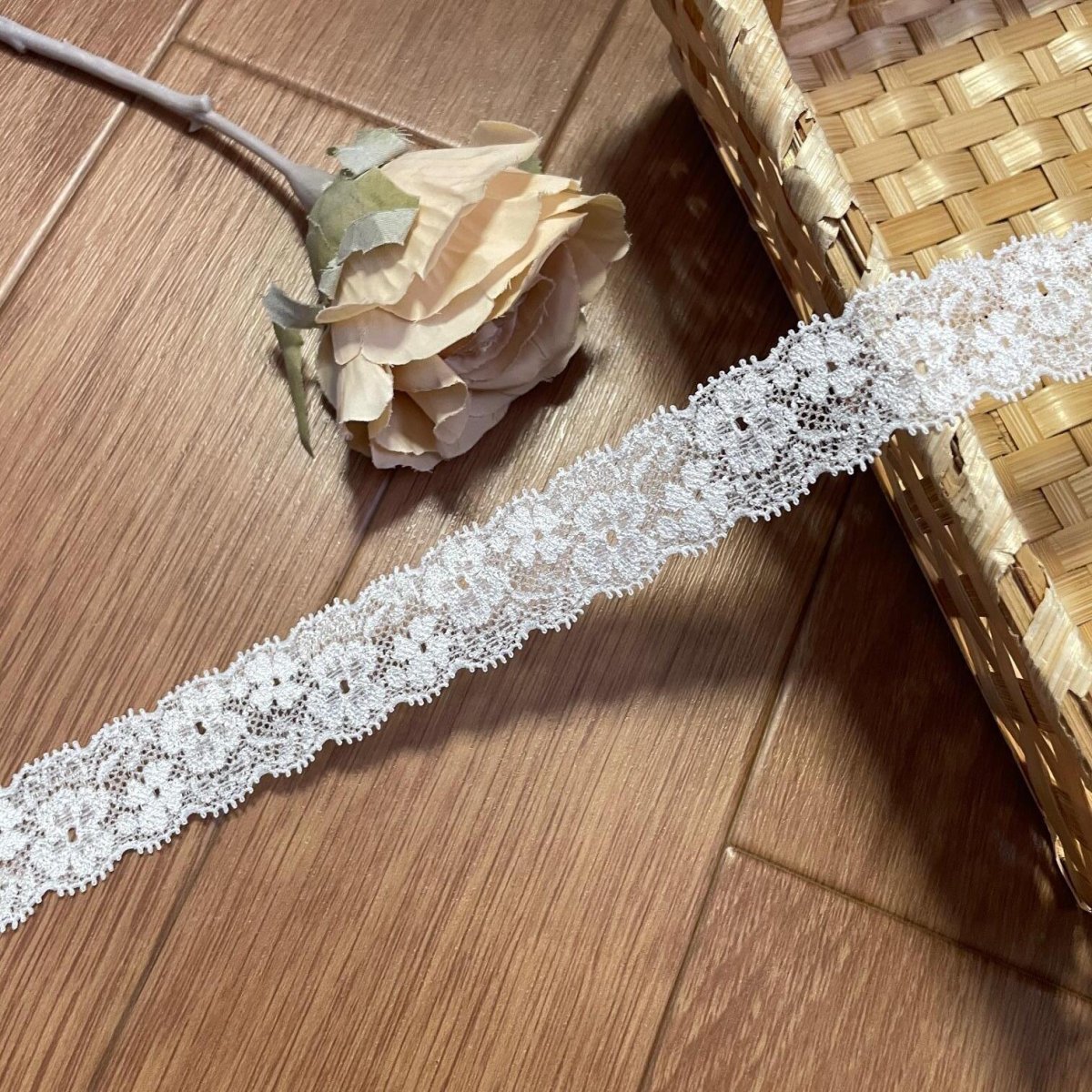 画像6: 【日本製】3ｍ！幅2.6cm両山小花柄ラッセルストレッチレース　オフホワイト (6)
