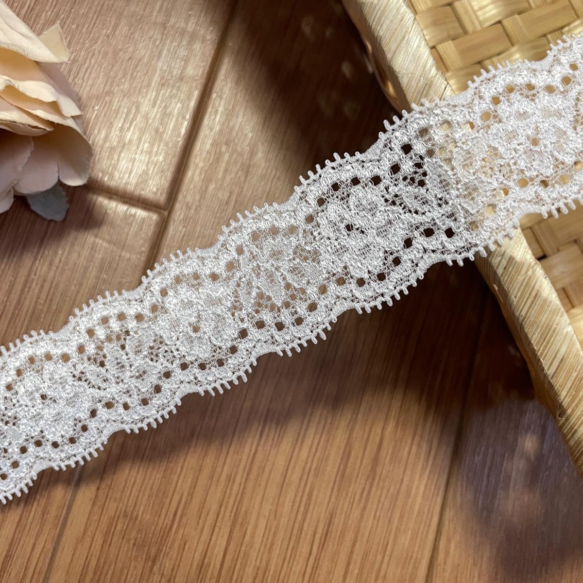 画像7: 【日本製】3ｍ！幅3.2cm両山薔薇と葉っぱ柄ラッセルストレッチレース　オフホワイト (7)