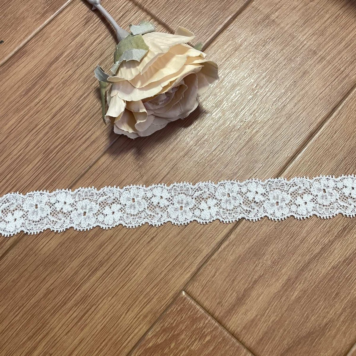 画像7: 【日本製】3ｍ！幅2.6cm両山小花柄ラッセルストレッチレース　オフホワイト (7)