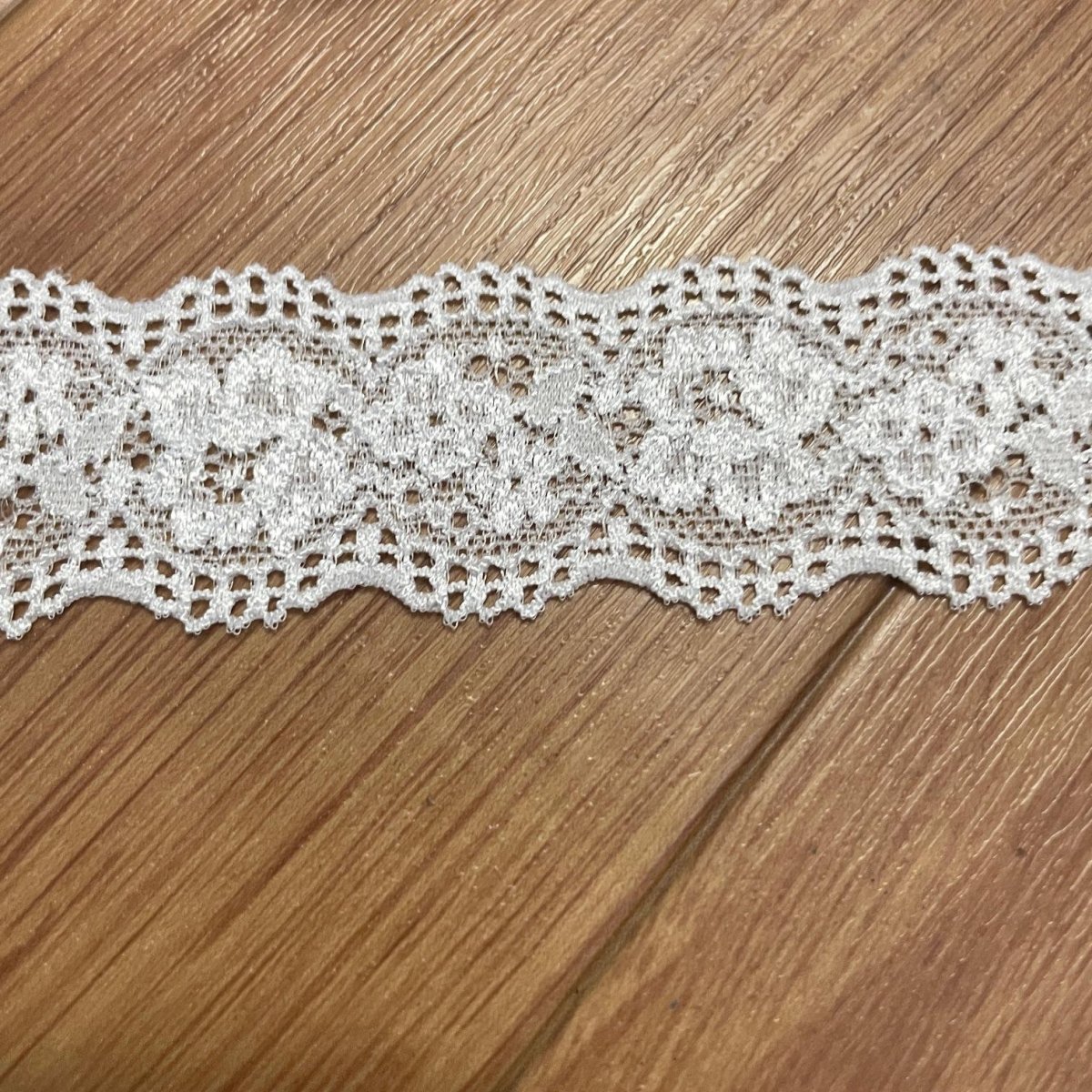 画像4: 【日本製】3ｍ！幅3.2cm両山薔薇と小花柄ラッセルストレッチレース　オフホワイト (4)