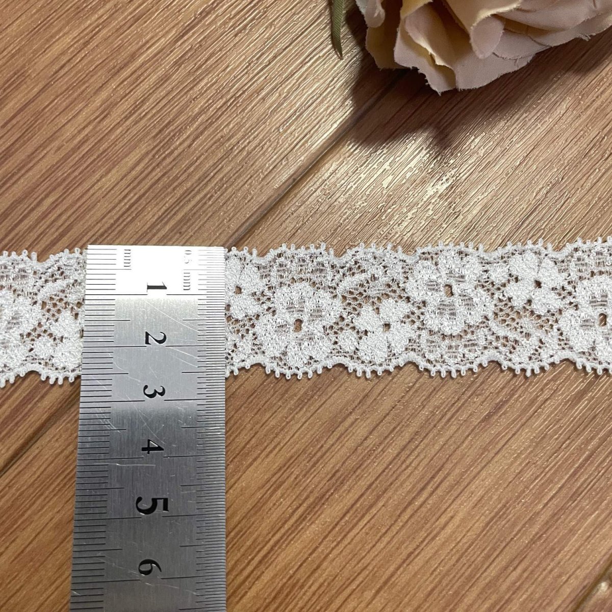 画像3: 【日本製】3ｍ！幅2.6cm両山小花柄ラッセルストレッチレース　オフホワイト (3)