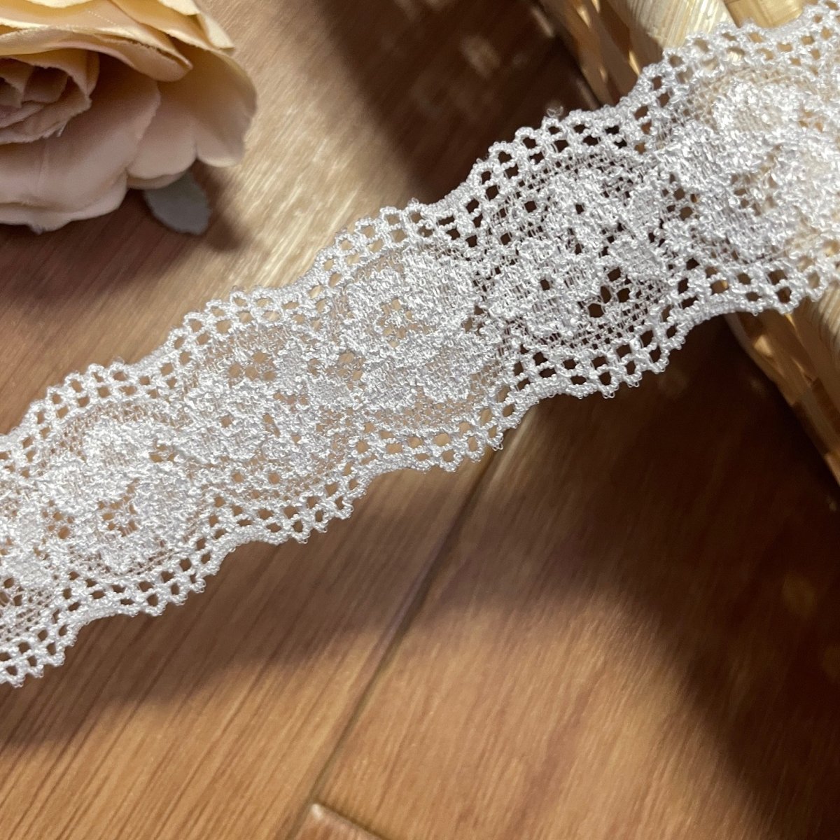 画像7: 【日本製】3ｍ！幅3.2cm両山薔薇と小花柄ラッセルストレッチレース　オフホワイト (7)