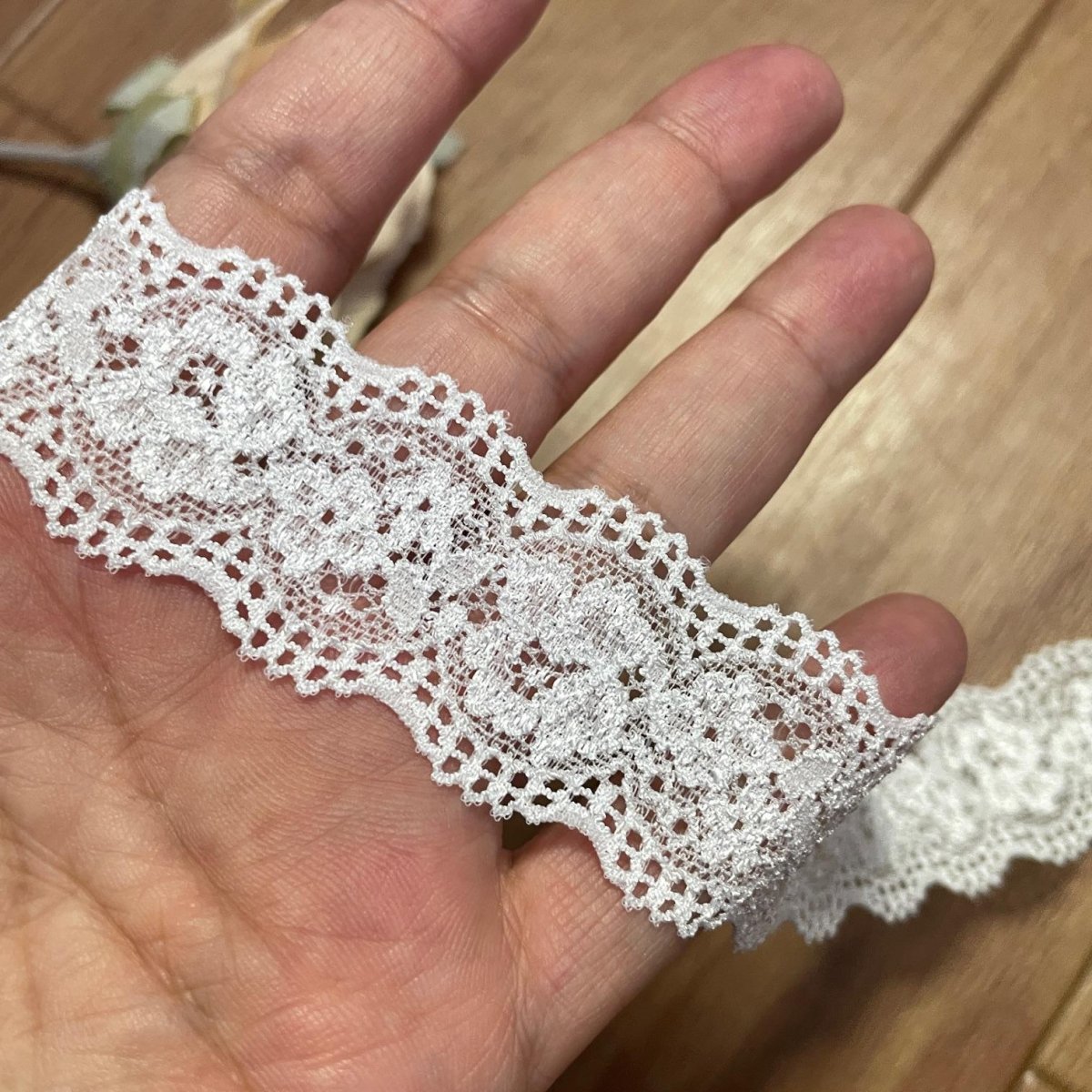 画像5: 【日本製】3ｍ！幅3.2cm両山薔薇と小花柄ラッセルストレッチレース　オフホワイト (5)