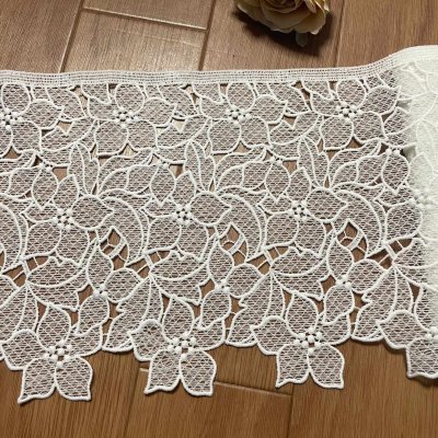 画像2: 【高品質な日本製】ケミカルレース　ユリ風柄　オフホワイト　幅19.5ｃm　約2ｍ　