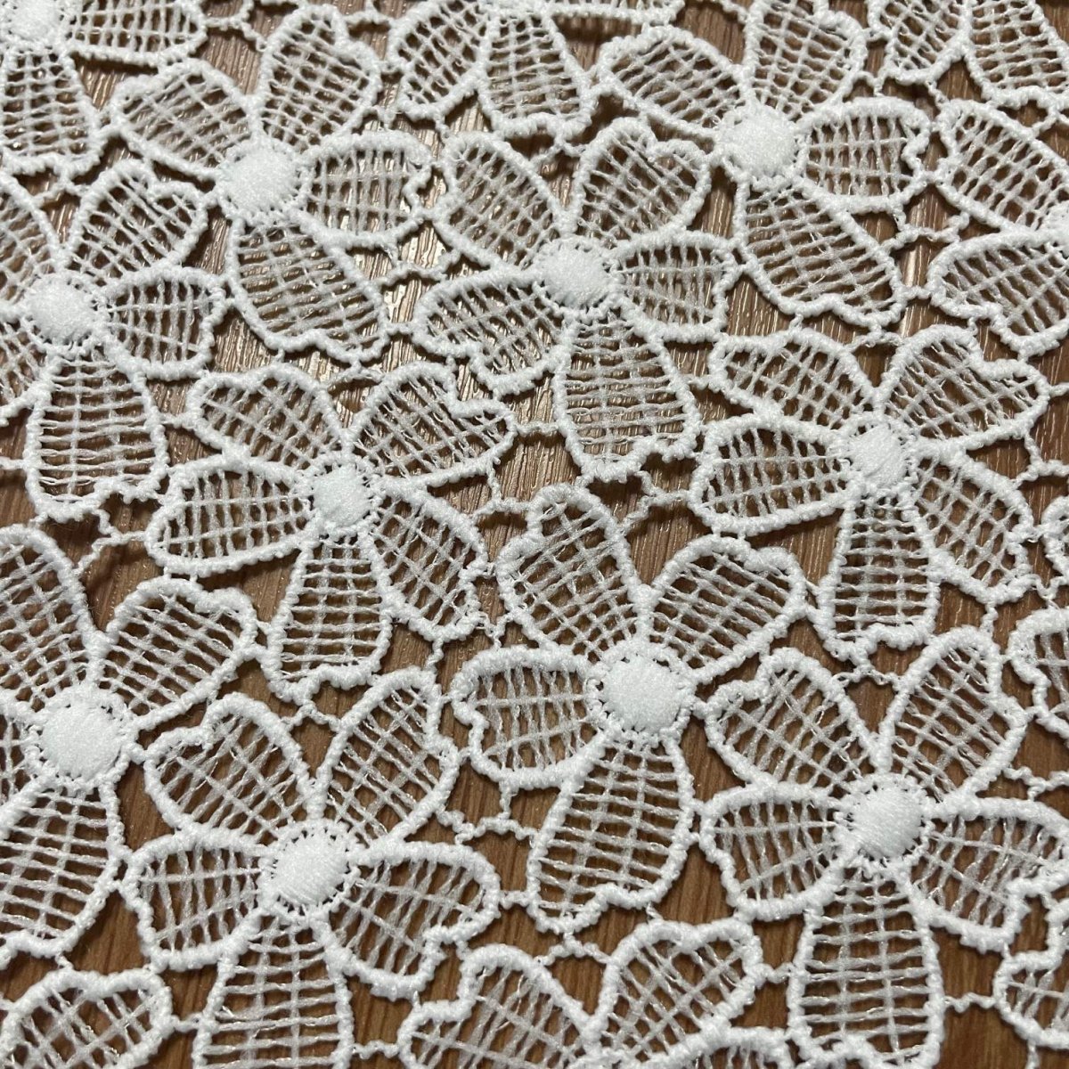 画像4: 【高品質な日本製】ケミカルレース　小花柄　オフホワイト　幅19.5ｃm　約2ｍ　 (4)