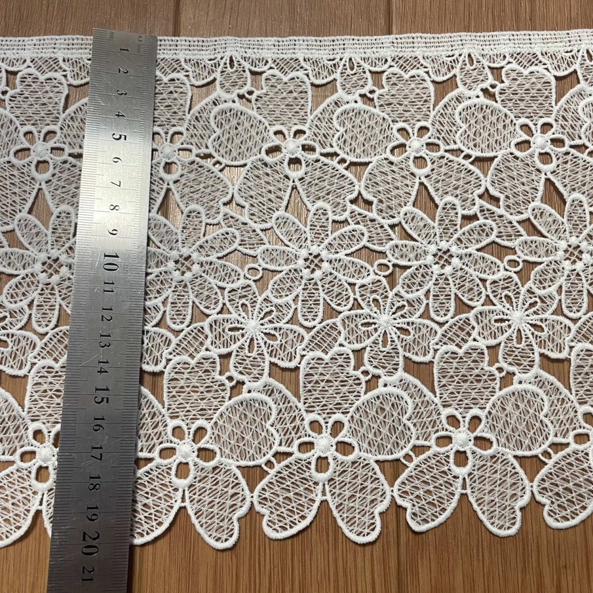 画像3: 【高品質な日本製】ケミカルレース 大小の花柄 オフホワイト 幅19.5cm 約2m  (3)