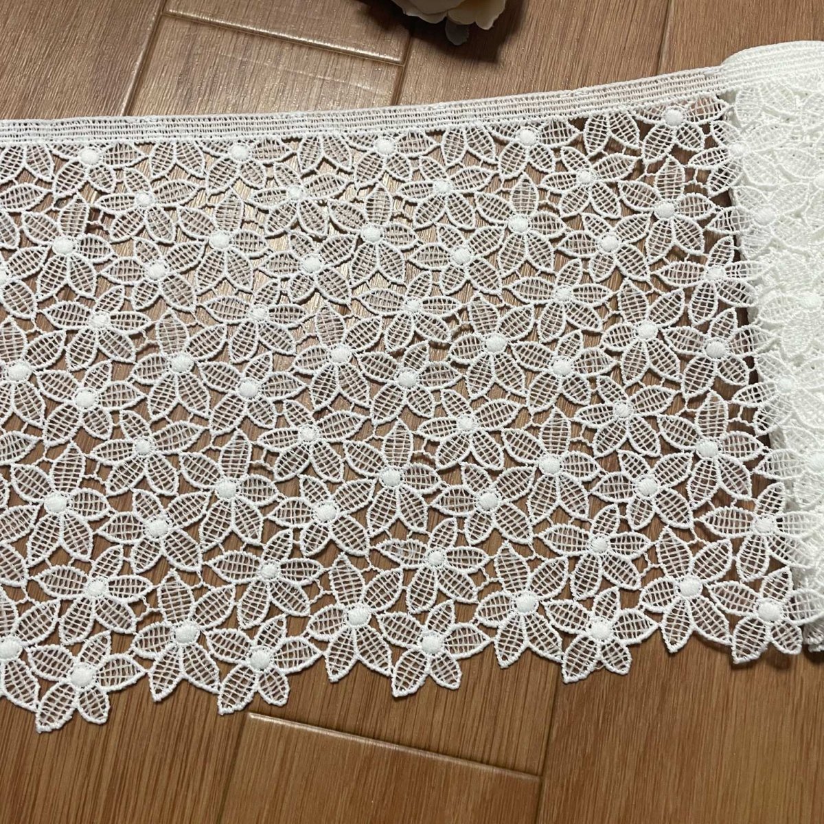 画像2: 【高品質な日本製】ケミカルレース　オフホワイト　幅19.5ｃm　約2ｍ　 (2)