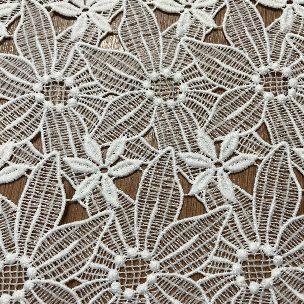 画像4: 【高品質な日本製】ケミカルレース　大輪の花柄　オフホワイト　幅19.5ｃm　約2ｍ　 (4)