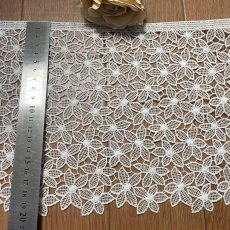 画像3: 【高品質な日本製】ケミカルレース　オフホワイト　幅19.5ｃm　約2ｍ　 (3)