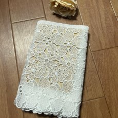 画像4: 【高品質な日本製】ケミカルレース　大小の花柄　オフホワイト　幅19.5ｃm　約2ｍ　 (4)